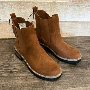 Universal Threads Brown Boots